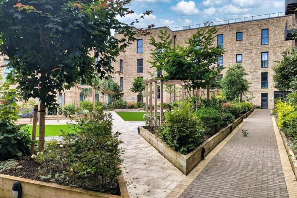 Canal Side Apartment With Balcony, Secure Parking, Self Check-In, Fast Wifi And Smart Tv With Sky Tv And Netflix By Yoko Property Milton Keynes Luaran gambar